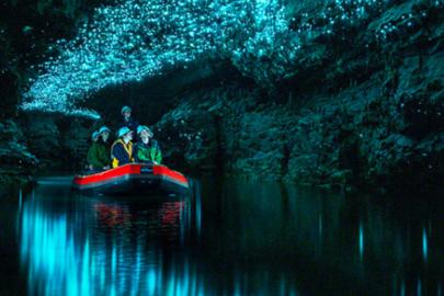 Ateş böceklerinin aydınlattığı konum: Waitomo Ateş Böceği Mağarası