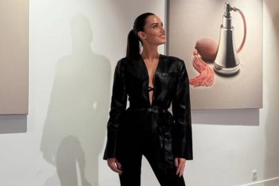 Fahriye Evcen'in siyah kombinine beğeni yağdı! Takipçileri yorum yağdırdı