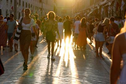 'The White Lotus'dan 'Bridgerton'a: Popüler diziler aşırı turizmi tetikliyor