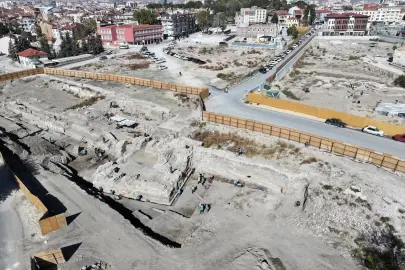 Konya&apos;da Selçuklu Dönemine Ait Tarihi Kapı Temeli Bulundu