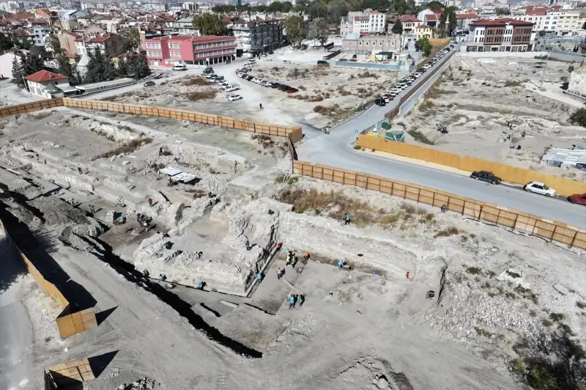 Konya&apos;da Selçuklu Dönemine Ait Tarihi Kapı Temeli Bulundu