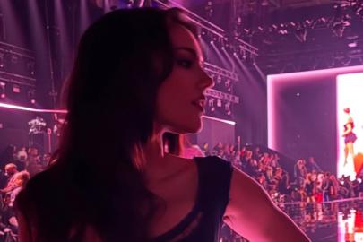 Özgü Kaya Victori'a Secret Show 2025'i yerinde izledi! Tarzına yorum yağdı