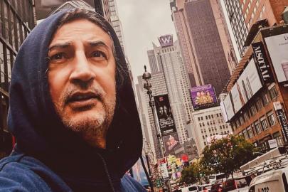 Şarkıcı Çelik kuaförde! Saçlarını boyattı