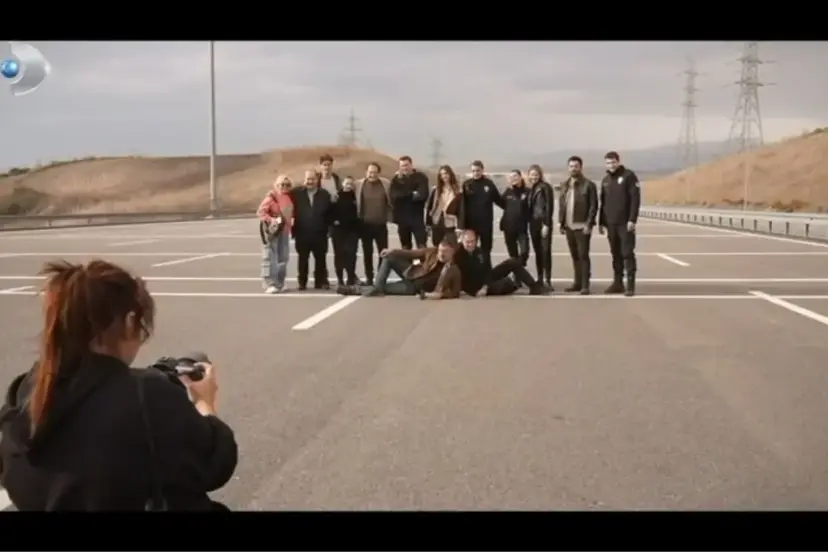 Arka Sokaklar&apos;ın Bomba Yüklü Sahnesi Gündem Oldu