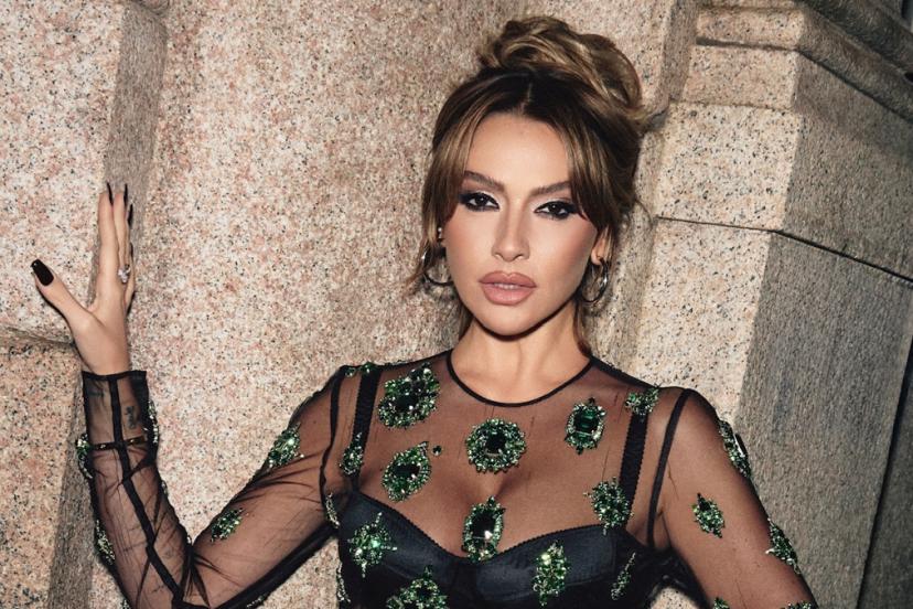 Hadise'nin aile saadeti! Kardeşi ve annesiyle poz verdi