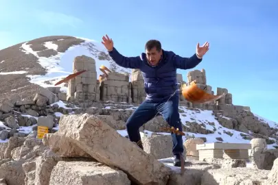 Türkücü Aydın Aydın&apos;dan Yapay Zeka İtirazı: Sazını Kırdı