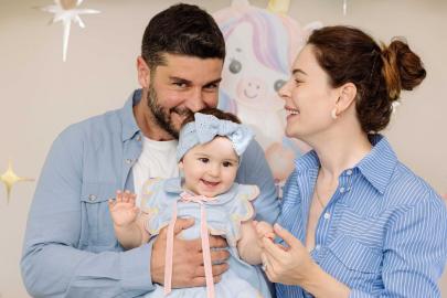 Berk Oktay ve eşi Yıldız Çağrı Atiksoy tatilde! Aşk tazelediler