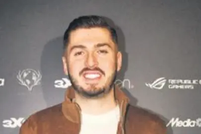 Rap yarışması finalinde ünlüler geçidi