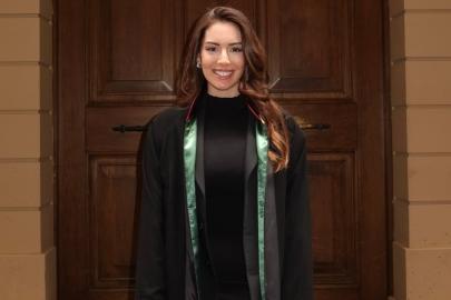 Kızılcık Şerbeti'nin Çimen'i Selin Türkmen resmen avukat oldu