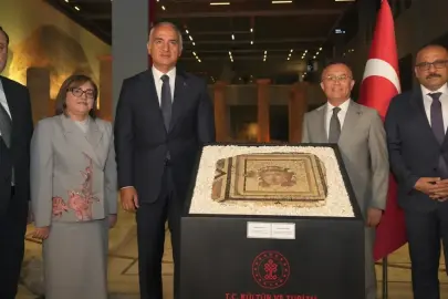 ABD'den iade edilen Zeugma mozaik paneli evine kavuştu! Bakan Ersoy: "Tarih sayfalarındaki boşlukları dolduruyoruz"