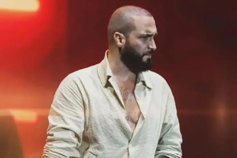 Hit şarkılarıyla Ayvalık’ı salladı