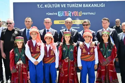 Van’da dokuz gün sürecek kültür, sanat ve lezzet şöleni başladı!